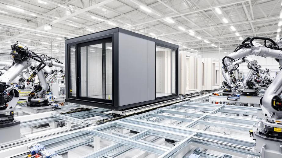 Dây chuyền sản xuất tự động hóa nhà lắp ghép hiện đại của VinTech, minh chứng cho chất lượng khi tìm hiểu VinBoxHome 18m² phù hợp với nhu cầu nào.